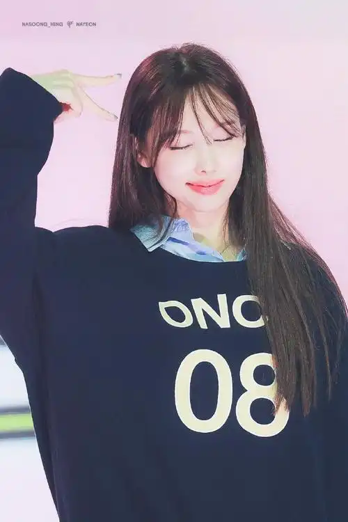 林娜琏超话ny#林娜琏momo朴志效舞台#231021 8周年首尔fm饭拍高清93