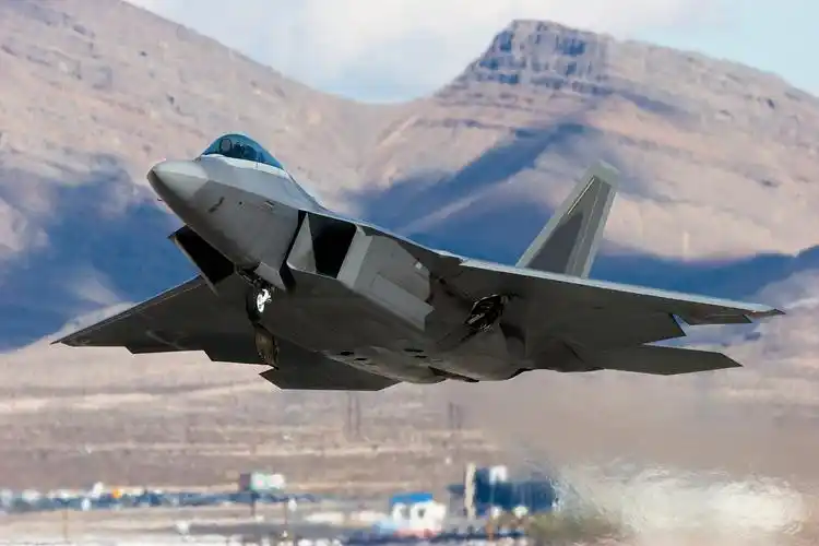 f-22"猛禽"战斗机