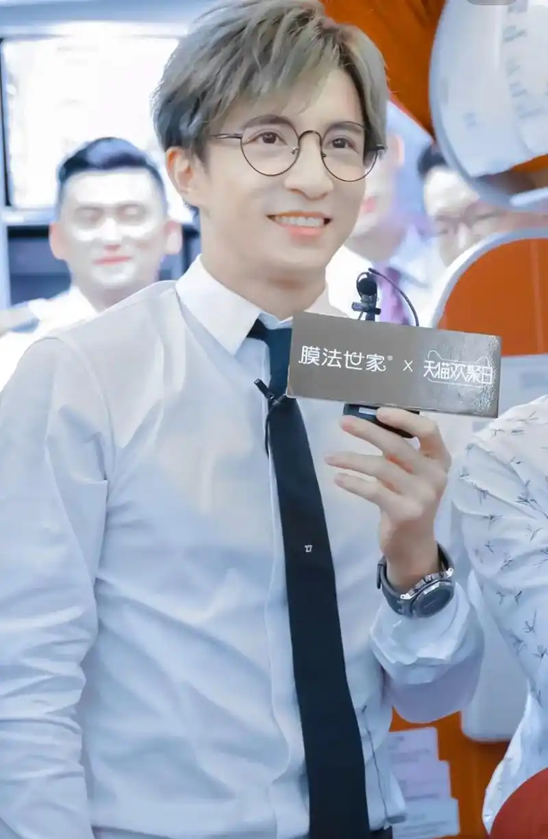 笑容杀 #薛之谦  那些封神的图片 - 抖音