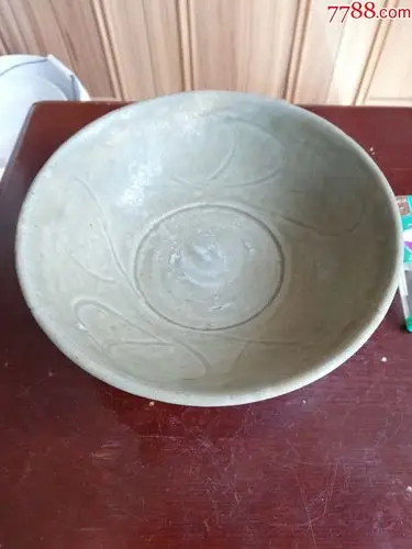 宋代青釉刻花碗