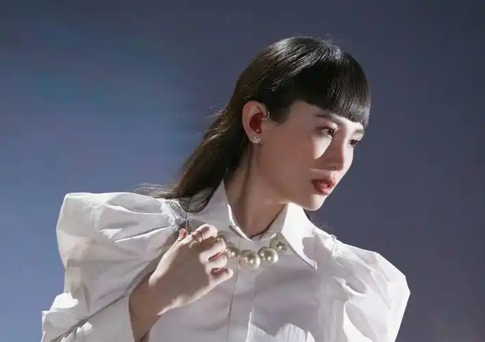 作为"新人"来说,魏如萱绝对已经算是人生赢家了.