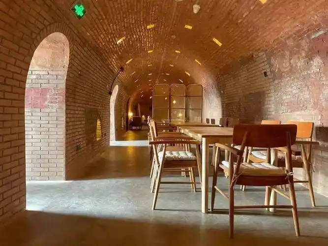 这幢老建筑焕发新活力_窑洞_花园_植物