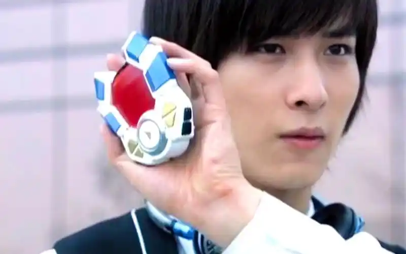 【铠甲勇士刑天】徐霆飞(飞影)全个人变身片段_哔哩哔哩_bilibili