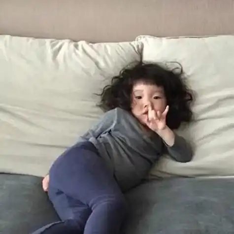 逗比沙雕明星搞笑头像图片 逗比沙雕男喝水二狗头像的图片 搞笑王者