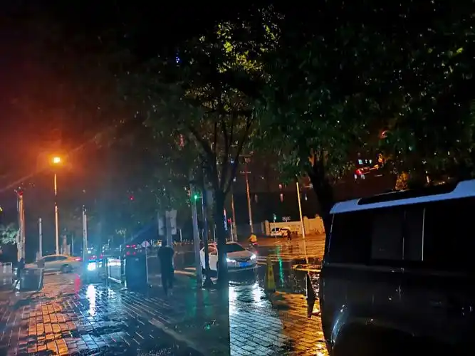 下雨的晚上