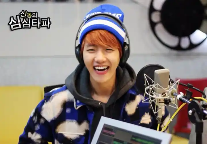 边伯贤 就是这个四方嘴 屌丝白代言的笑容