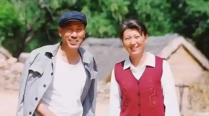 原创靠冯巩挤走闫妮一步步成为苦情专业户她一出场就知剧中谁最苦