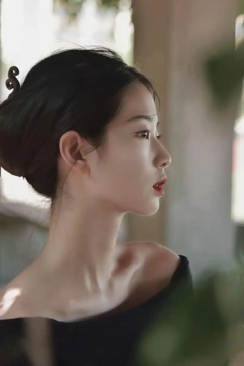 很爱一些新中式,很爱拍一些侧脸 - 抖音