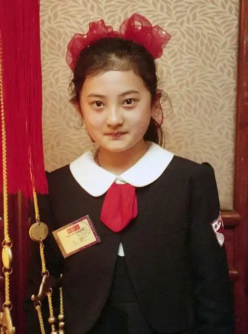 金铭:10岁走红,18岁考北大,被撒贝宁暗恋20年,42岁仍不婚不育