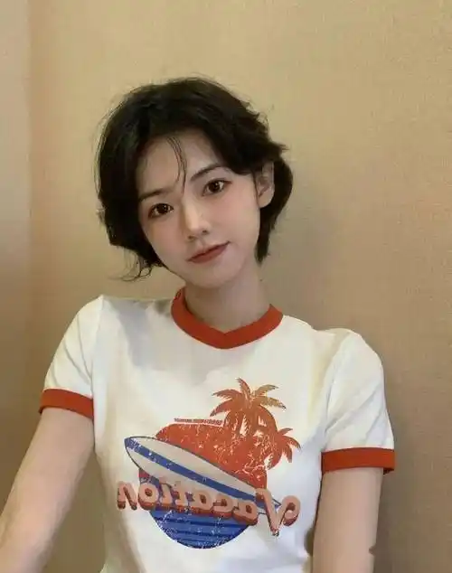 发型是指头发的长度,颜色和形状,是肉眼所能观察到的,一般分为5种类型