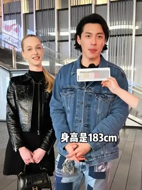 何超莲旧爱现身深圳神仙颜值迷倒网友像吴彦祖王鹤棣结合体