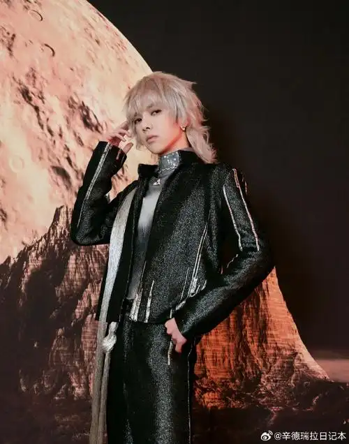 华晨宇白色狼尾造型##华晨宇漫撕男造型