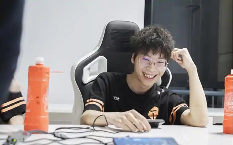 王者荣耀:迷神倒在季后赛首轮,七朝元老捧杯无望!职业路太坎坷