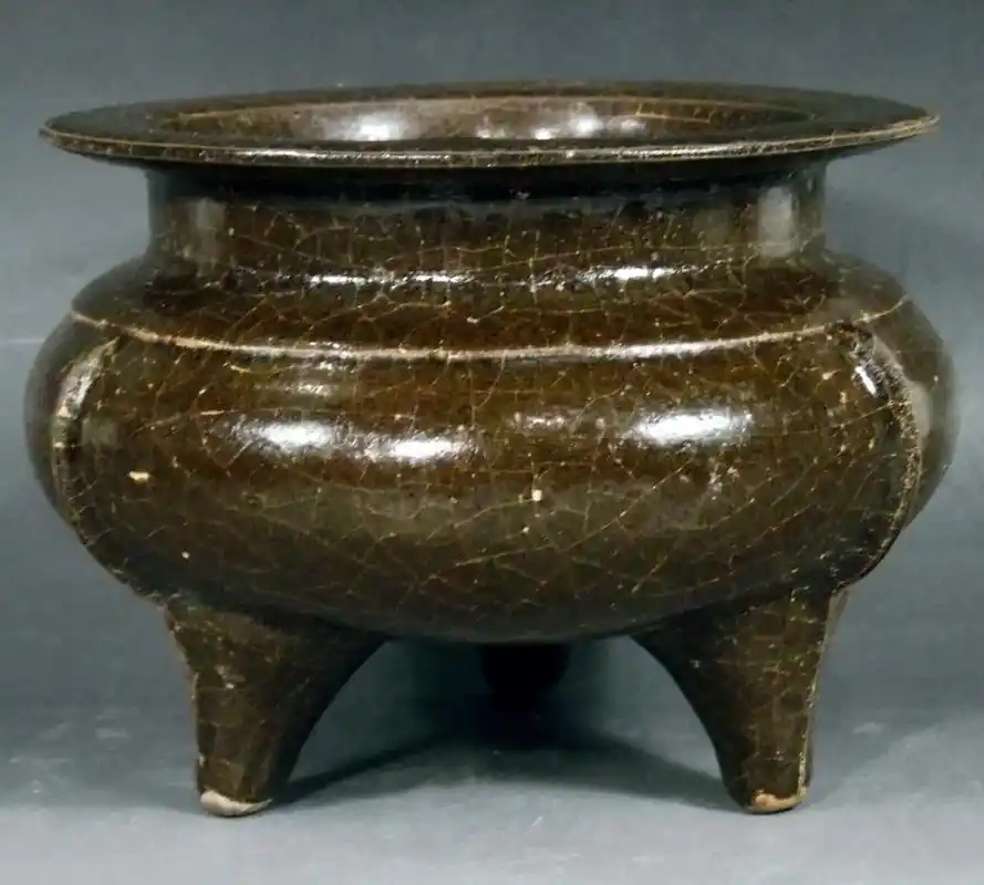 龙泉溪口窑三足炉.#龙泉青瓷 龙泉青瓷的烧制始于1700多年 - 抖音