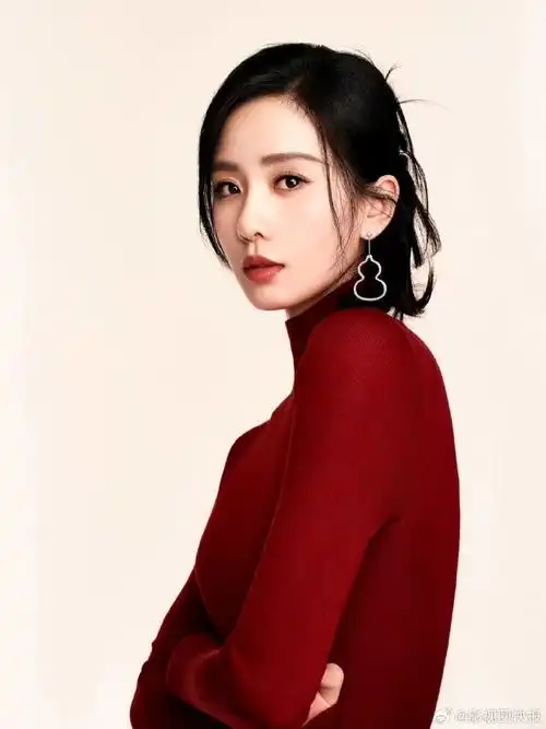 刘诗诗盘发斜刘海##刘诗诗好薄的背