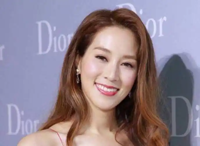 22岁被千亿豪门看中,8年生4孩子,看似幸福其实像笼中鸟_徐子淇_生活