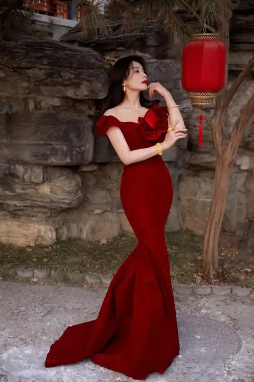 刘涛身穿红色紧身裙身姿曼妙2