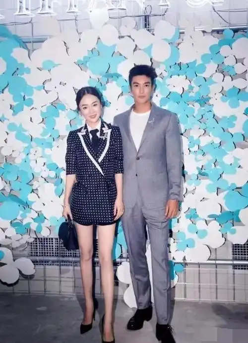霍思燕杜江真是模范夫妻同穿西装秀恩爱模样气质都太般配