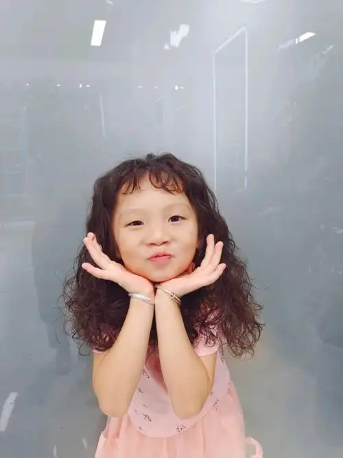 羊毛卷,蛋卷头,小朋友烫发#小女孩烫发发型,法式烫很多小女孩的头发