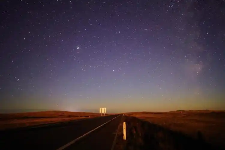 今夜将呼伦贝尔大草原夜景送给你
