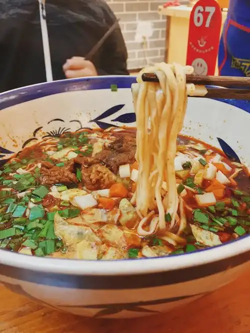 穿着睡衣下了楼就能吃到好吃,量大,离家近但小编基本只去这一家吃面