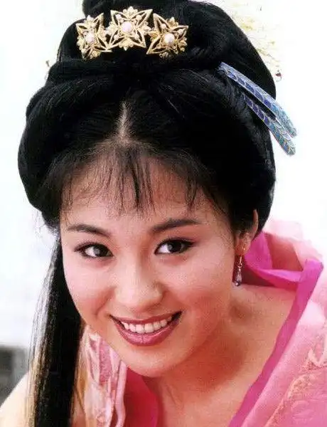 年轻时的沈傲君真的好美,特别是她的笑,纯真甜美.