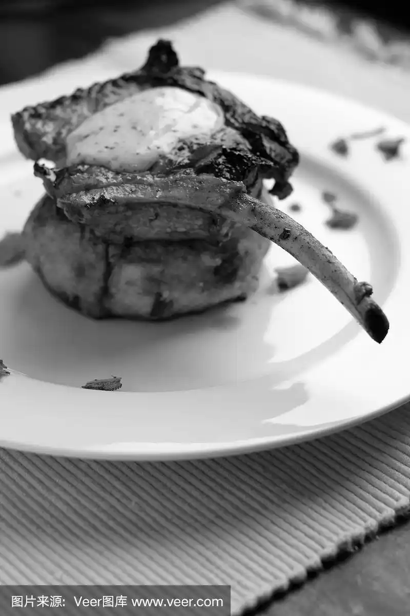 煎猪肉,黑白相间