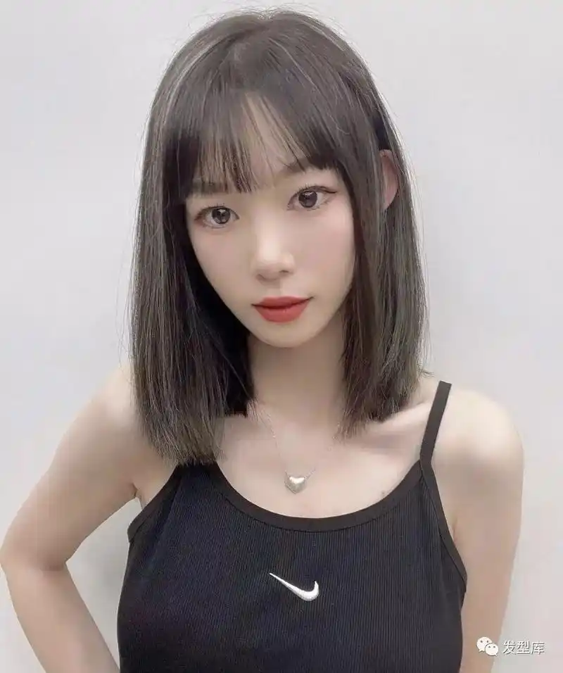 搭肩短发发型清新自然,减龄瘦脸