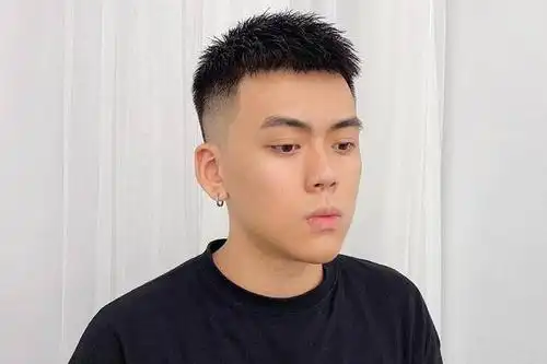 原创                 夏天男生试试这样剪发型,清爽干净不失帅气