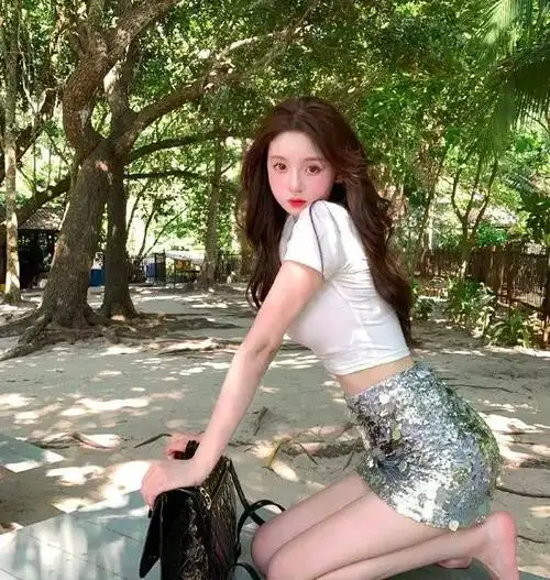 王思聪新女友官宣示爱,同款穿搭秀恩爱,这是向黄一鸣宣战吗?