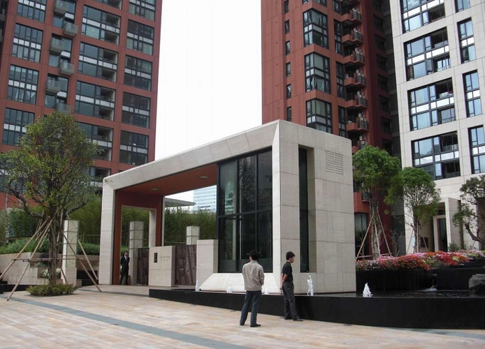 这哥们儿本来是想找个便宜房结果赔大发了大家看看这事是谁的责任