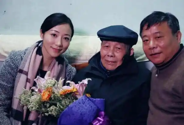 韩雪结婚了吗老公是谁韩雪的爷爷是将军吗韩雪的家庭背景了解