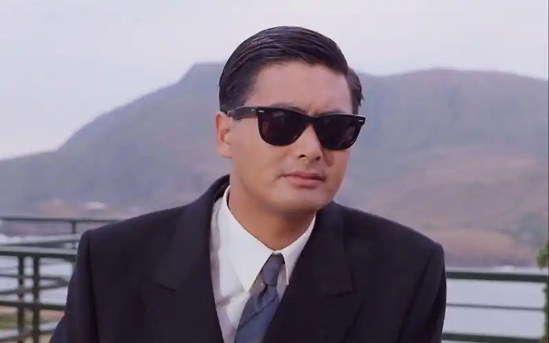 能压发哥大背头气质的,只有万梓良