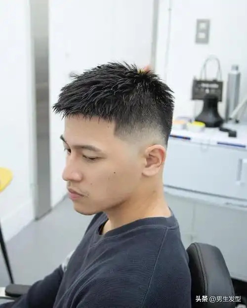 适合30岁左右男生的发型,夏天剪这4款就够了,帅气【染发颜色大全】