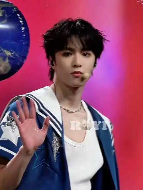 刘耀文叁重楼暨出道四周年演唱会