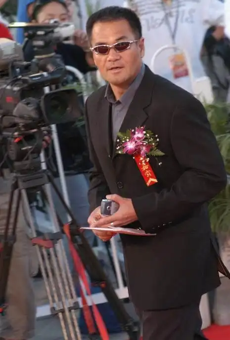 尤勇智为啥要改名?他的老婆资料照片