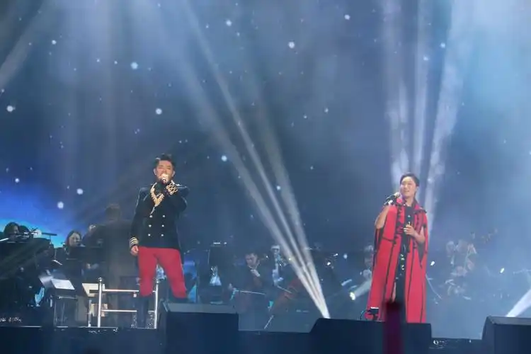 【天籁之音-凤凰】凤凰传奇新年交响演唱会现场图片