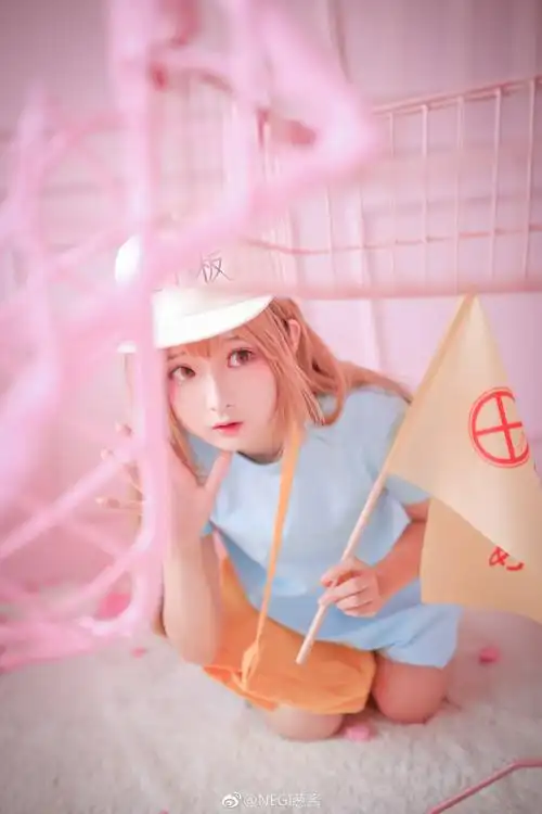 工作细胞超话#血小板#cos超话沉迷工作性感血大板在线织网.