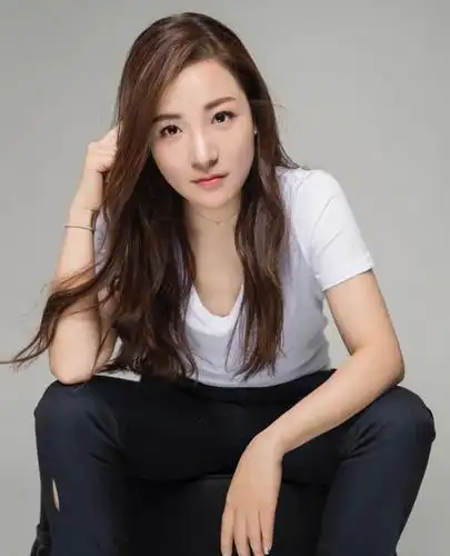 主持人简介章艳