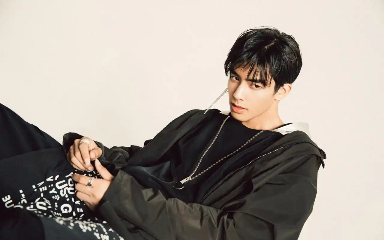 宋威龙清爽帅气壁纸_鲜肉男神宋威龙