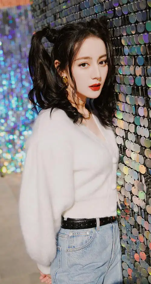 潘bangbang从wsv_千百变转采于2021-02-18 20:26:10迪丽热巴人物