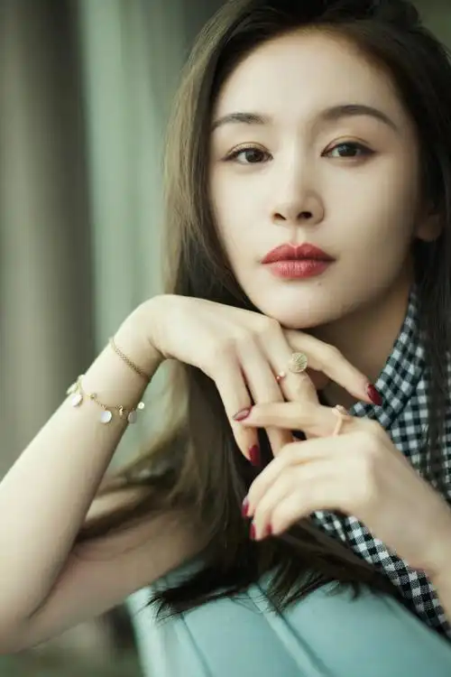 姐姐的笑容真的很有感染力,美到让人移不开眼睛~#王子文成都活动状态