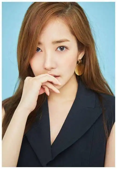 患抑郁症的知名女星朴敏英,受前男友伤害太深,男人信任困难.