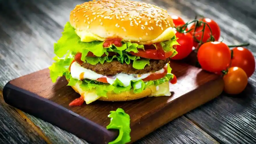 美味的快餐,汉堡包,西红柿 1242x2688 iphone 11 pro/xs max 壁纸