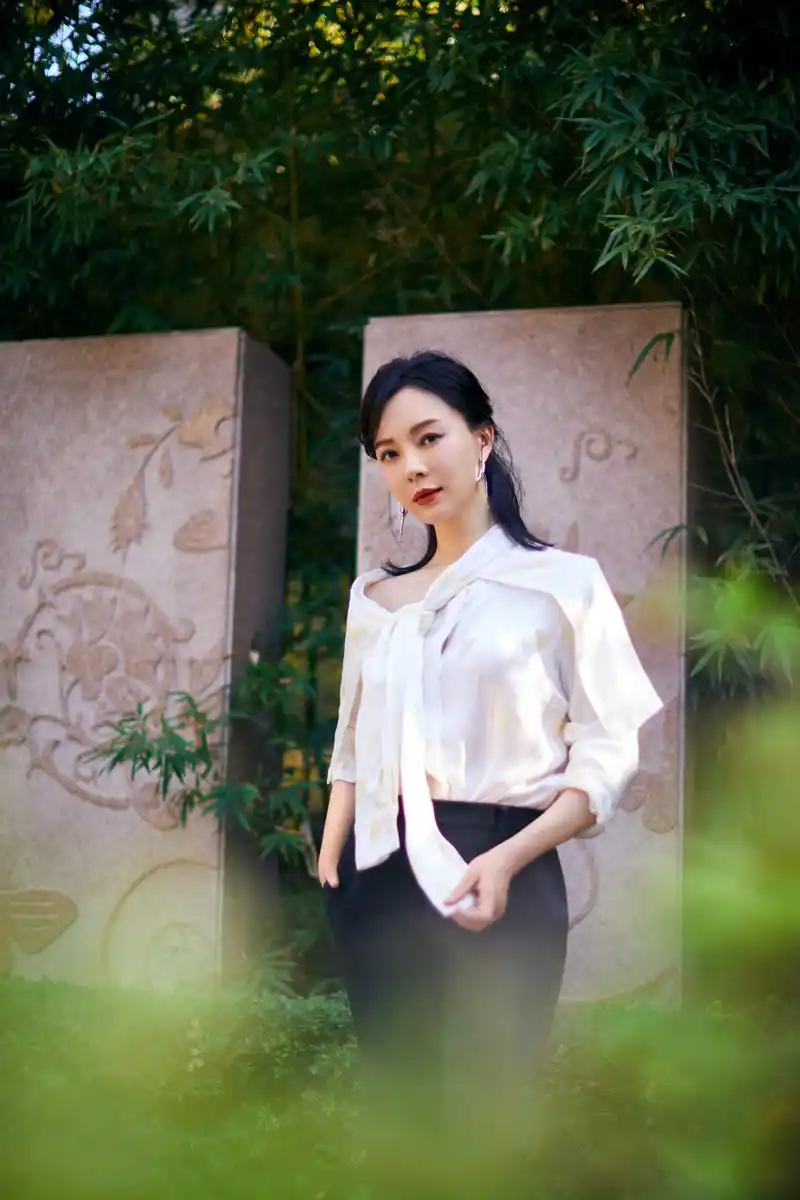 "今天的陈数,已经来到了女演员最丰满,最成熟也最好的时代.