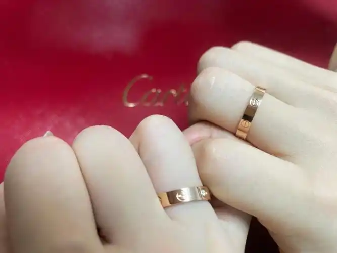 卡地亚love系列对戒