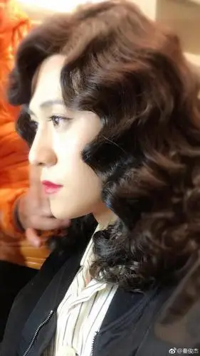 呢~娱乐圈中的"女装大佬"还不少,从盛世美颜陈坤,古装界白月光严宽,老