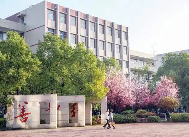 花花校园丨人面桃花相映红,湖南女子学院花都开好了