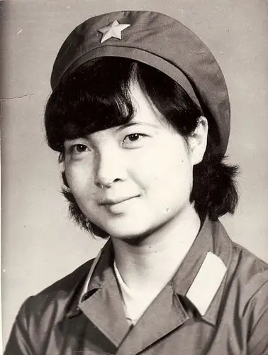 影视照片中的女兵