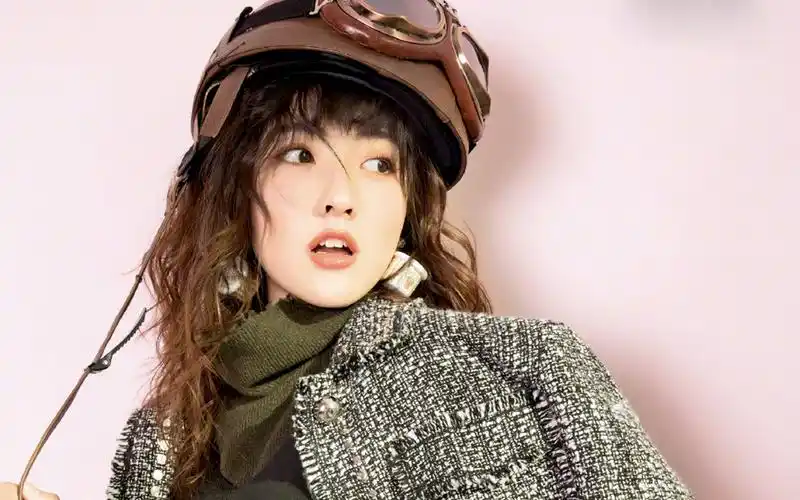 梁洁甜美迷人高清桌面壁纸